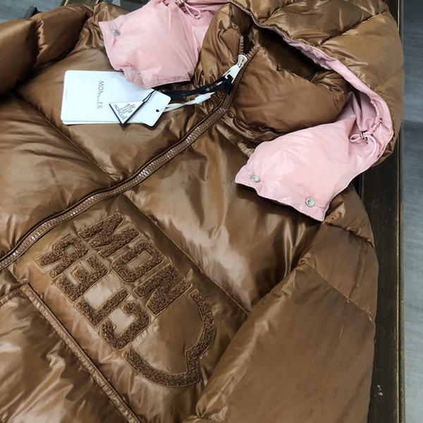 ハイクオリティダウンジャケット背面デザイン